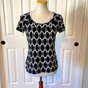 JM collection black and white short sleeve geometric oval design, thick material